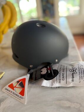 NEW TRIPLE EIGHT BLACK HELMUT FOR SKATE BOARDING//BIKING